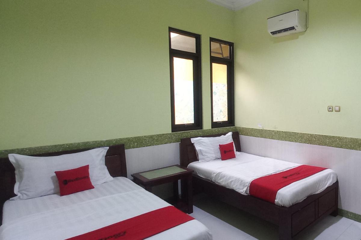 RedDoorz Syariah near Bypass Krian - Housity