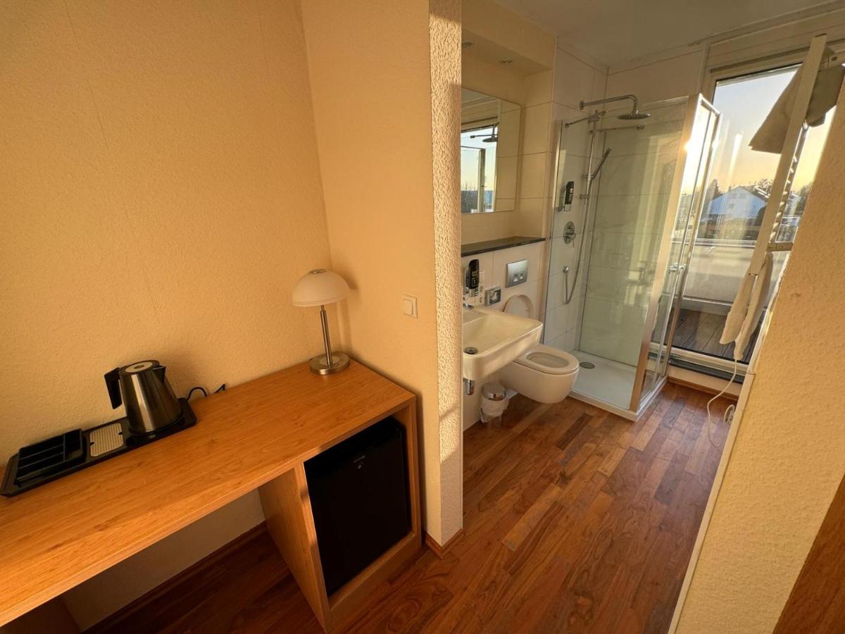 Wal Hotel - Housity