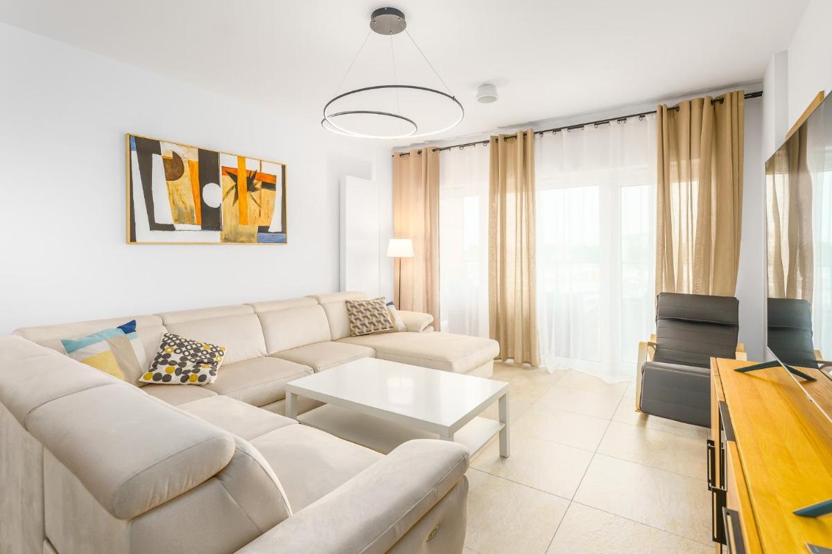 Aquamarina Prima SEASIDE Apartments by the Beach by Noclegi Renters - Housity