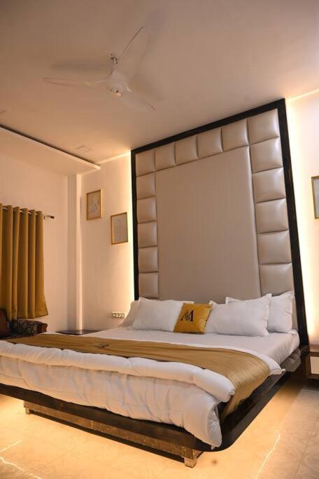 Monroe Stay - Housity