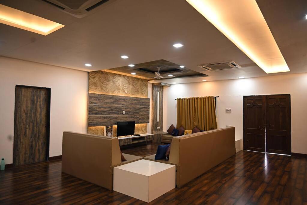 Monroe Stay - Housity