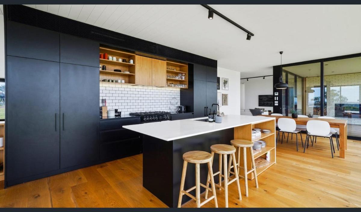 Spectacular Kangaroobie Cabin - Housity
