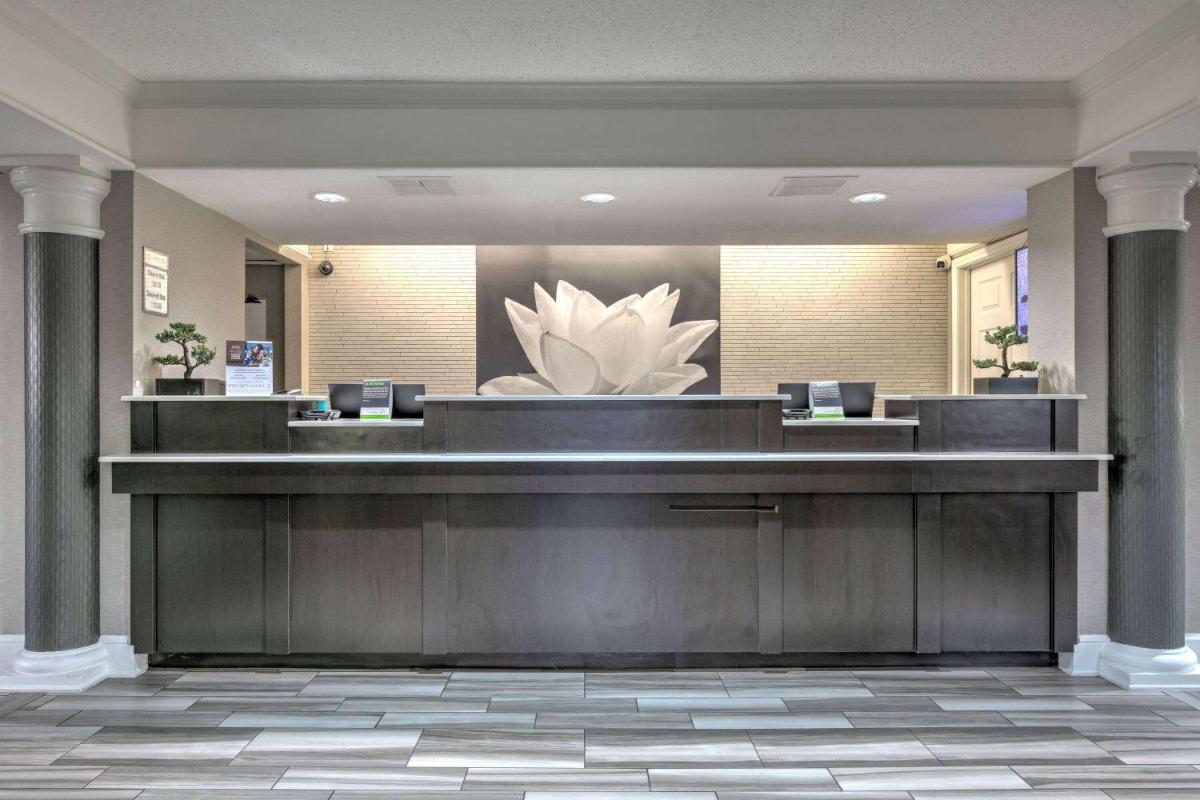 La Quinta Inn by Wyndham Dallas Uptown - Housity