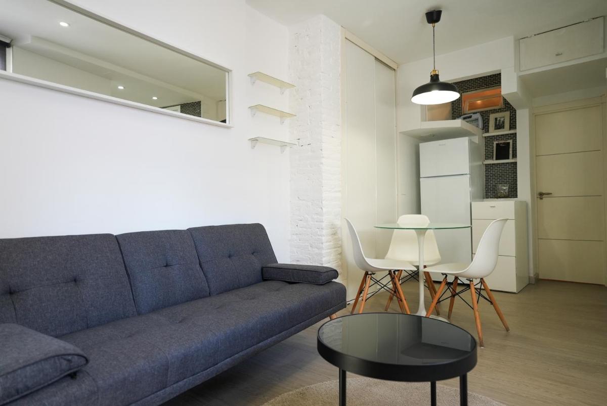 Excellent location Malaga centro historico 2 bed flat - Housity