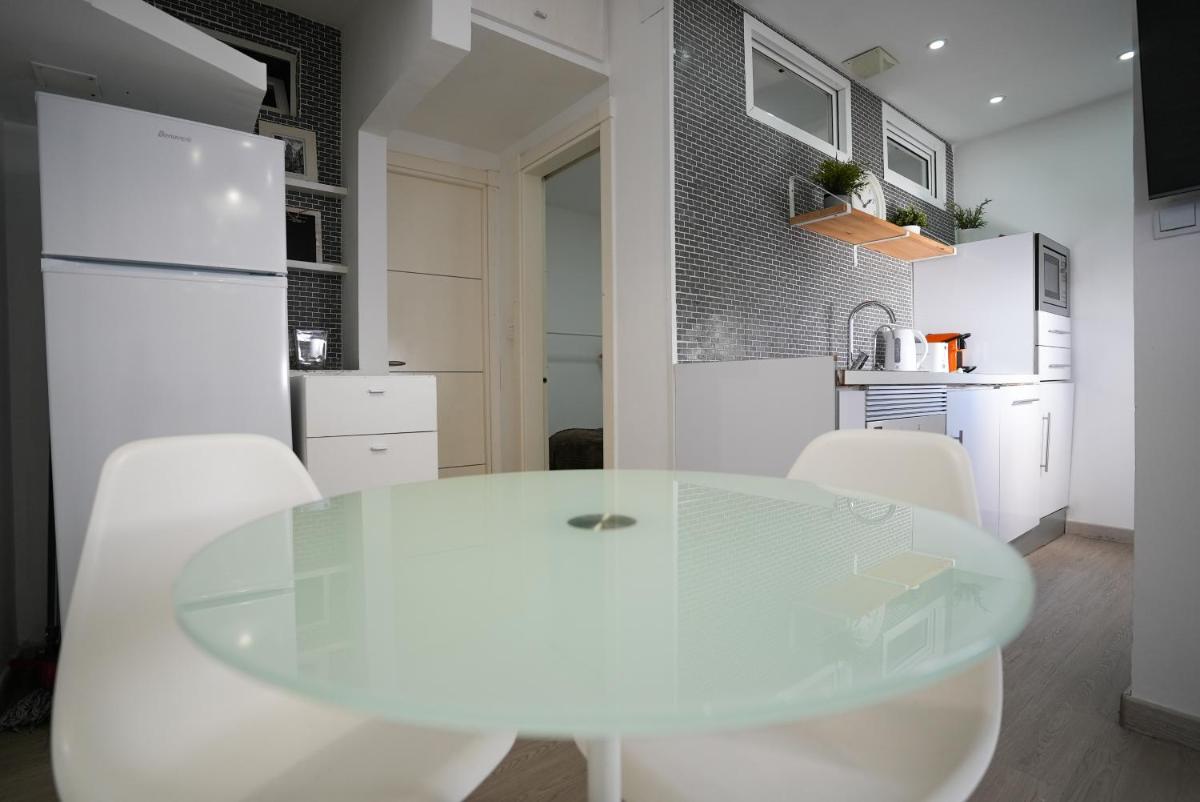 Excellent location Malaga centro historico 2 bed flat - Housity