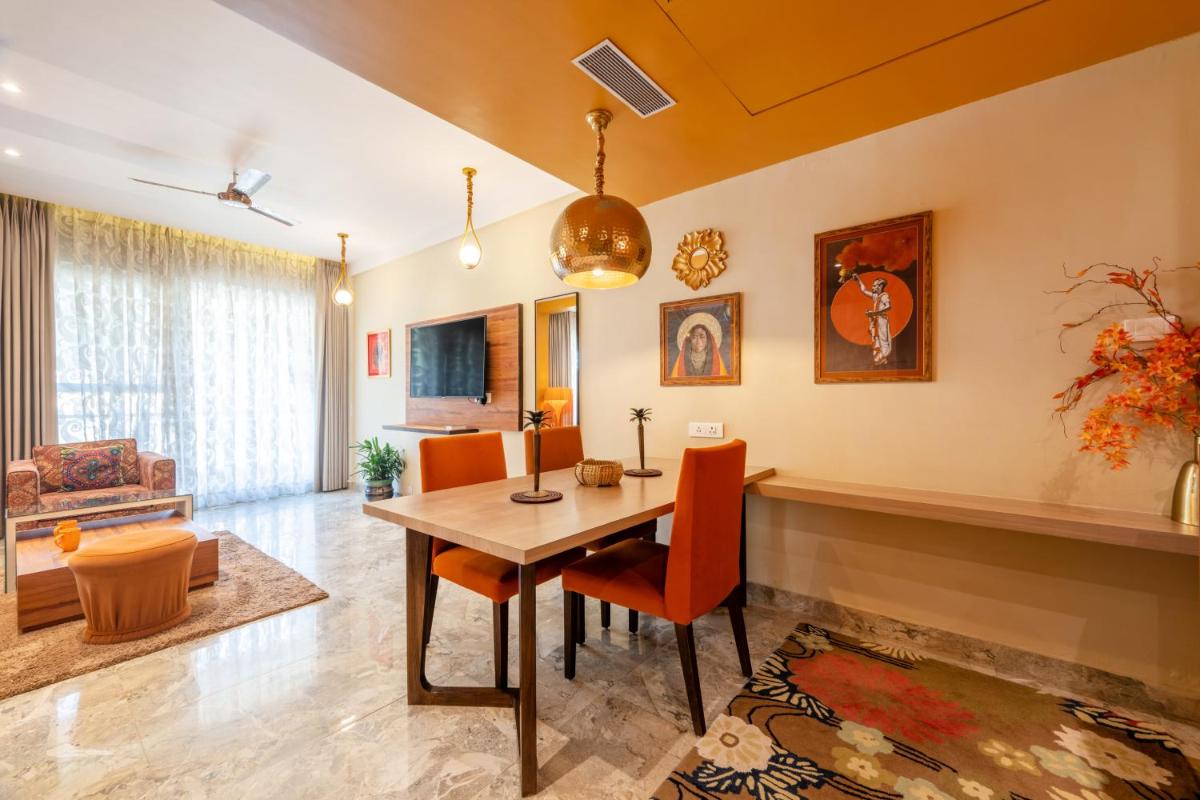 a living room with a wooden table and chairs at Antalya By Divine Ganga Cottage in Rishīkesh