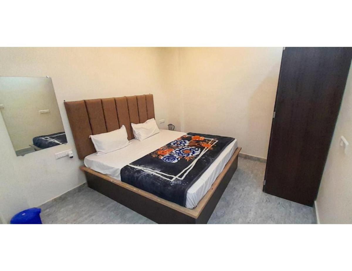 SHREEJI GUEST HOUSE, Varanasi - Housity