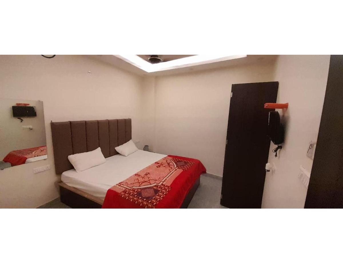 Suitetrails - SHREEJI GUEST HOUSE, Varanasi