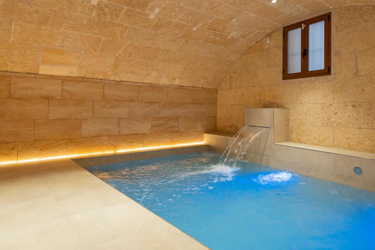 Piscina en o cerca de Palacio Ca Sa Galesa