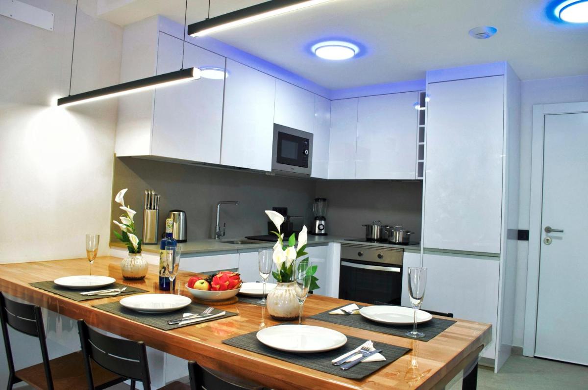 Modern Oasis - Pool, Gym & Tennis - Housity