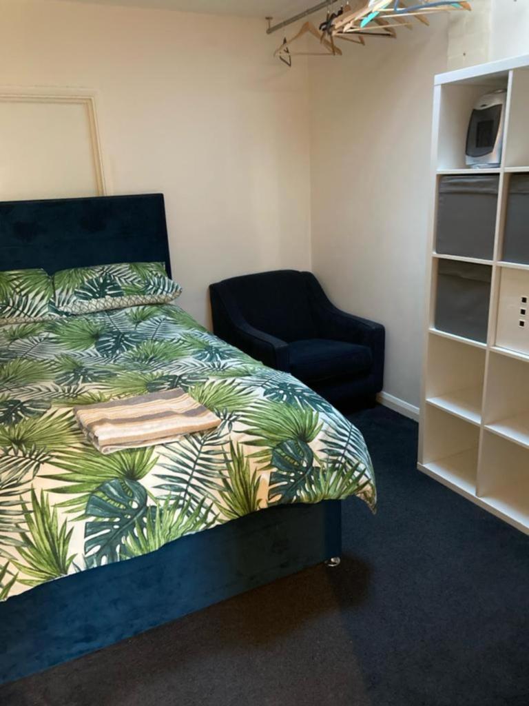 Furnished Double Room near Airport - Housity