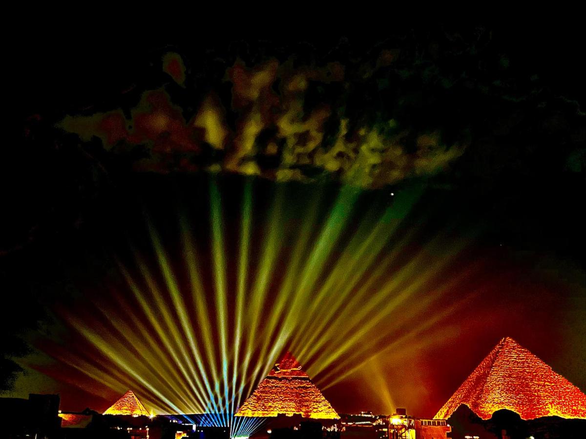 Suitetrails - Pyramids moon view