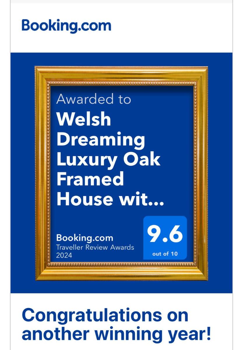 Welsh Dreaming Luxury Oak Framed House with Wood Fire Hot Tub - Housity