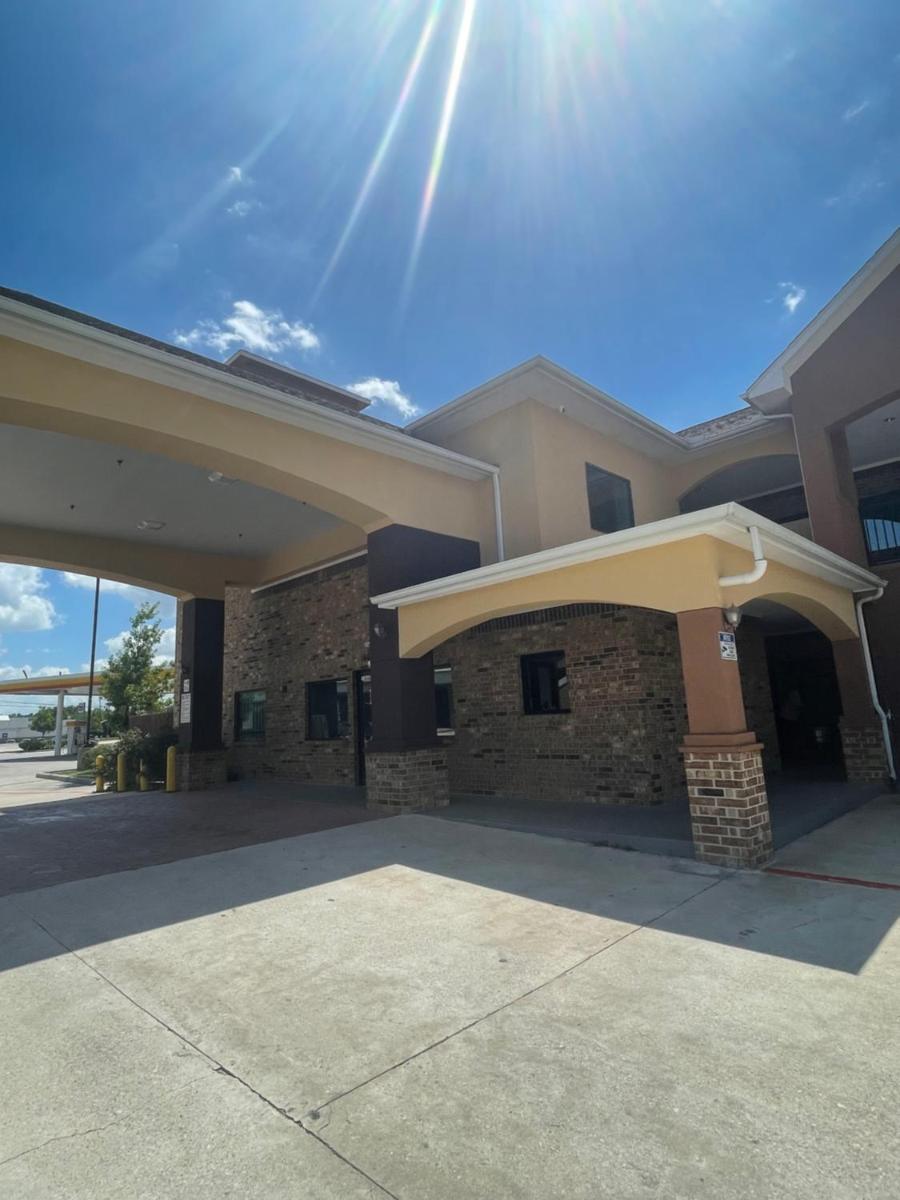 Regency Inn & Suites - Housity