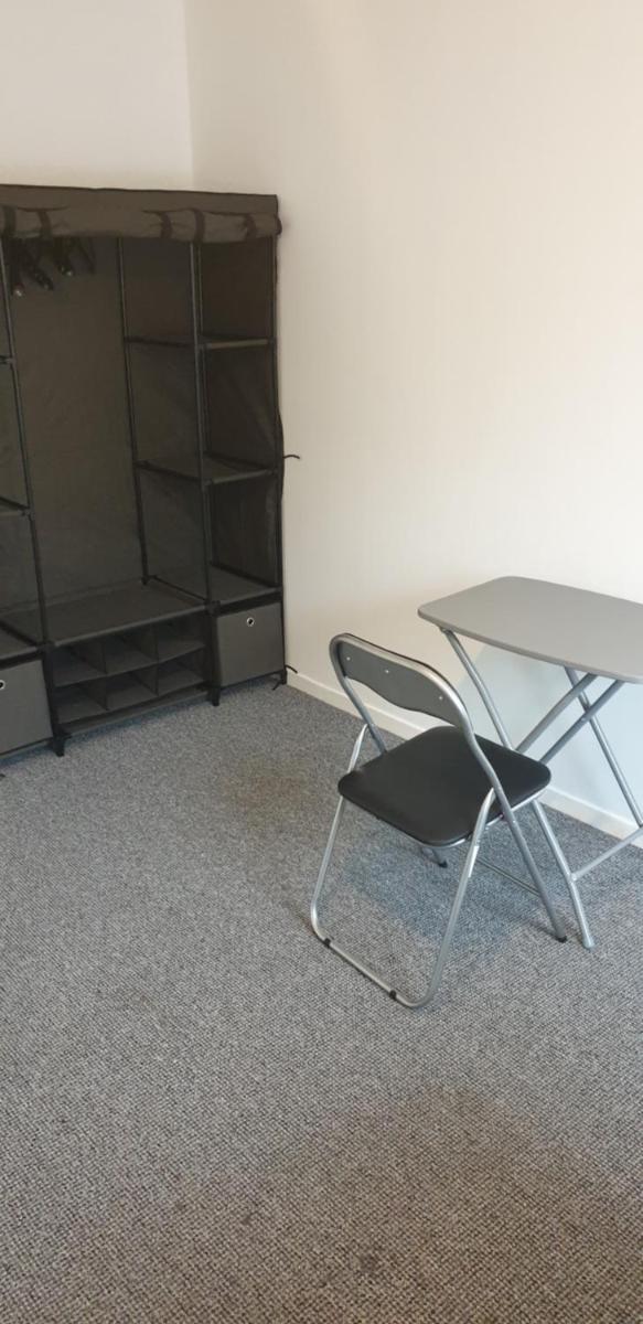 Comfy Room in Redditch Lodge Park - Housity