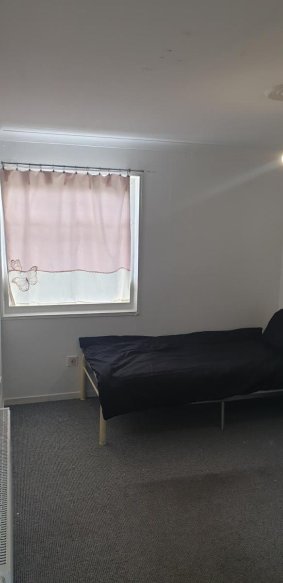 Comfy Room in Redditch Lodge Park - Housity