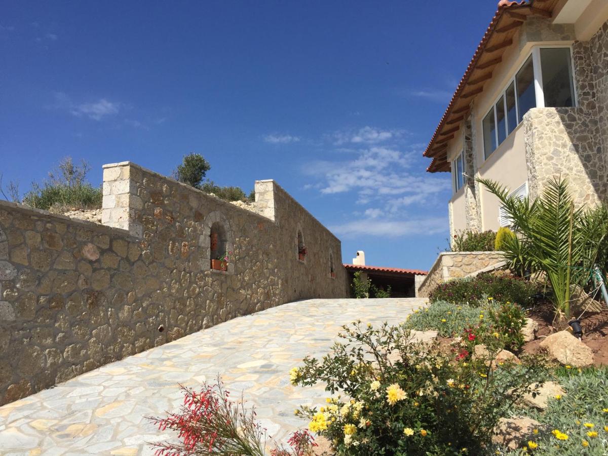 Villa Limni - Housity