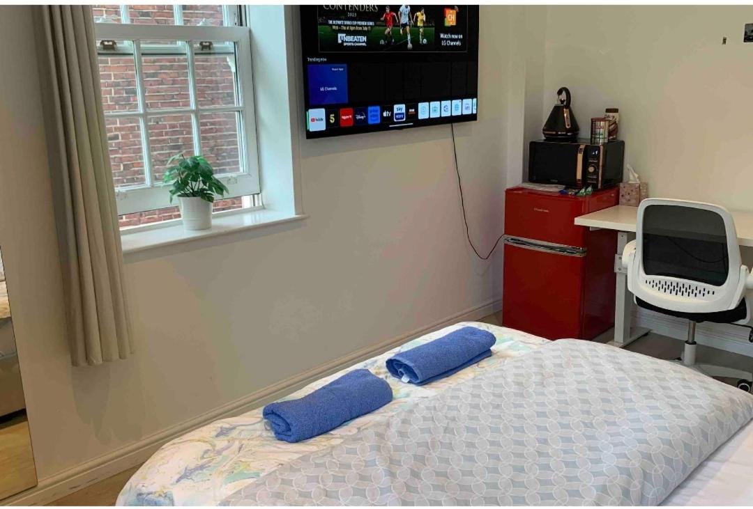 Central London property-ensuite, double and budget room - Housity