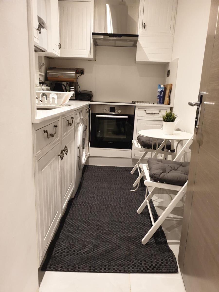 Central London property-ensuite, double and budget room - Housity