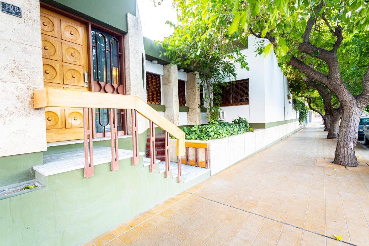 Casa Grande con estacionamiento - Housity
