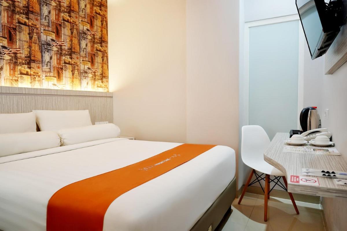 Front One Hotel Sragen - Housity