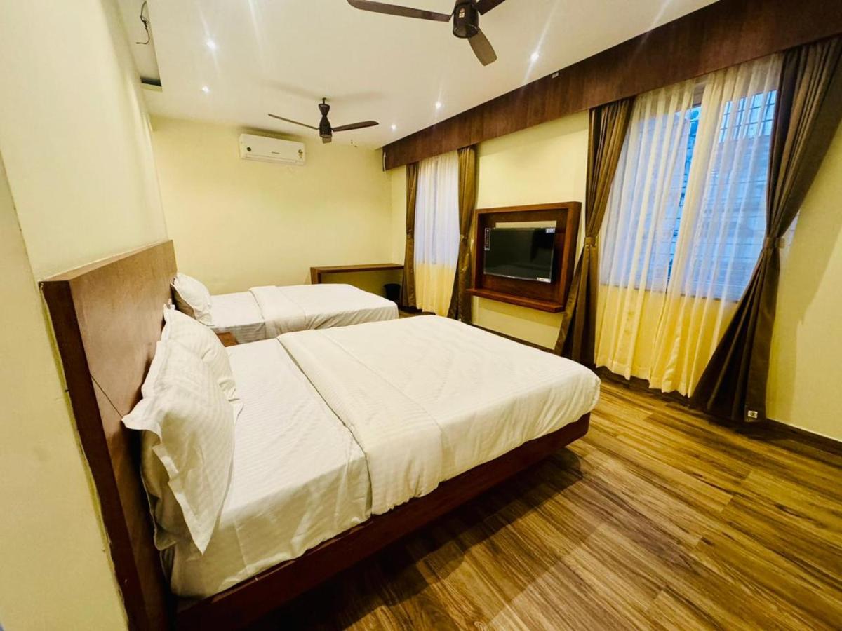 S K Legacy Hotel - Housity