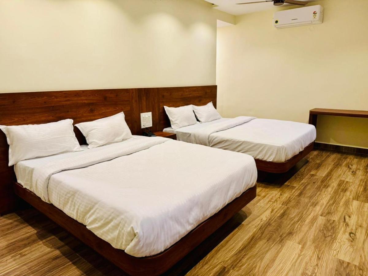 S K Legacy Hotel - Housity