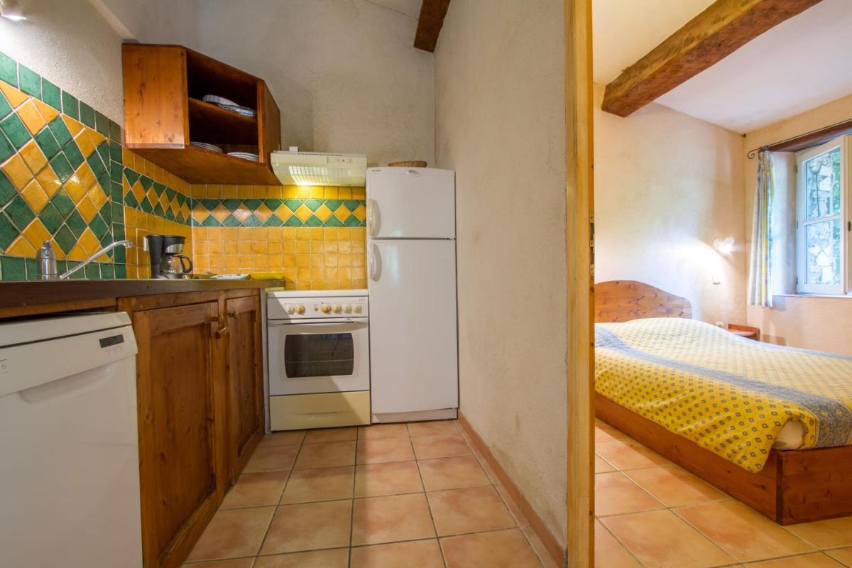 Le Jas charming Mas in Provence with shared pool nature calm space - Housity