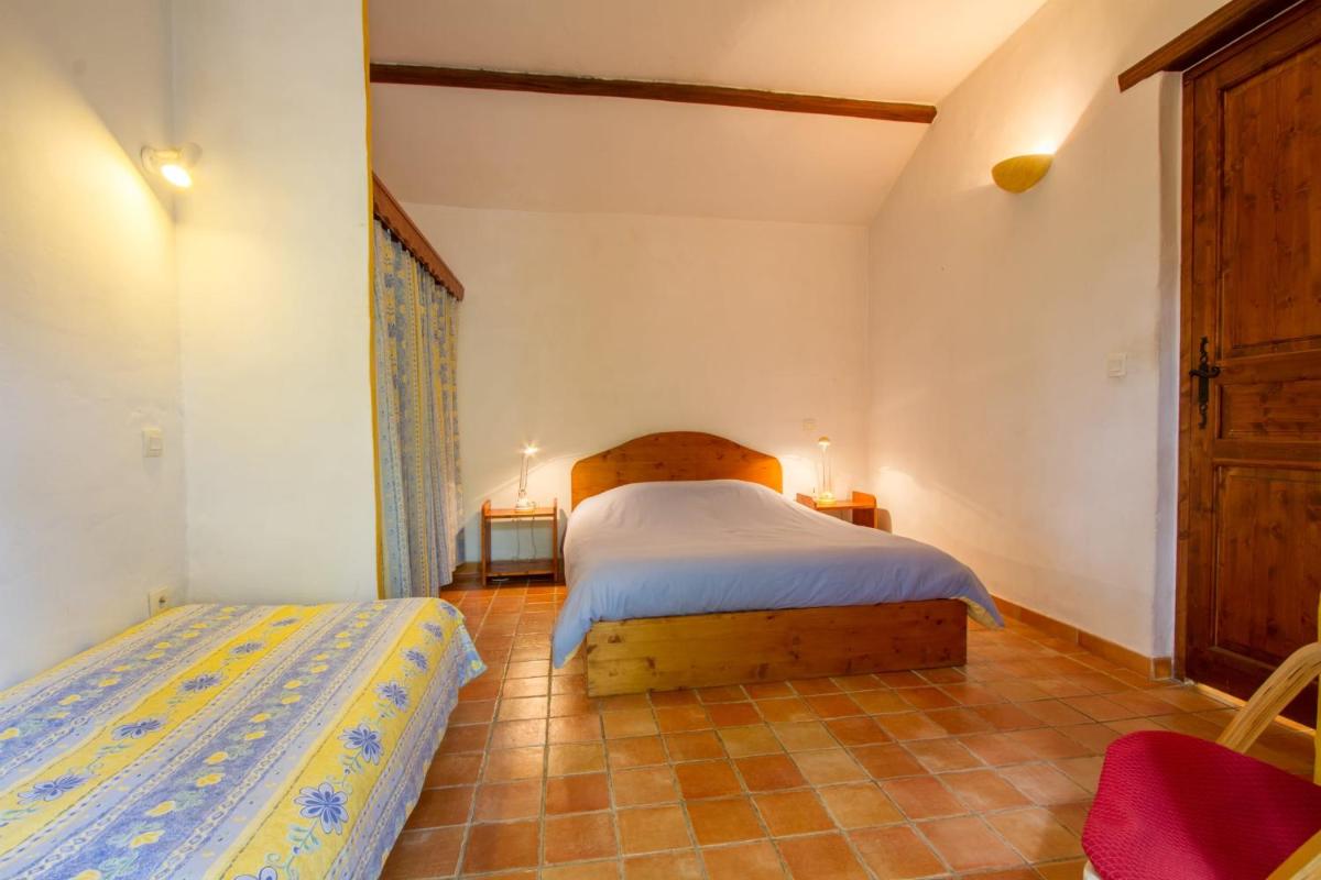 Lou Petarel Charming house with shared pool nature an calm in Provence - Housity