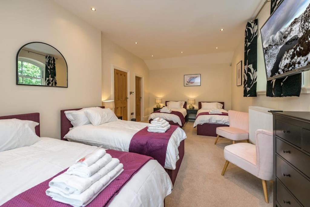 6 Star lux Villa Private Island Near Lake District - Housity