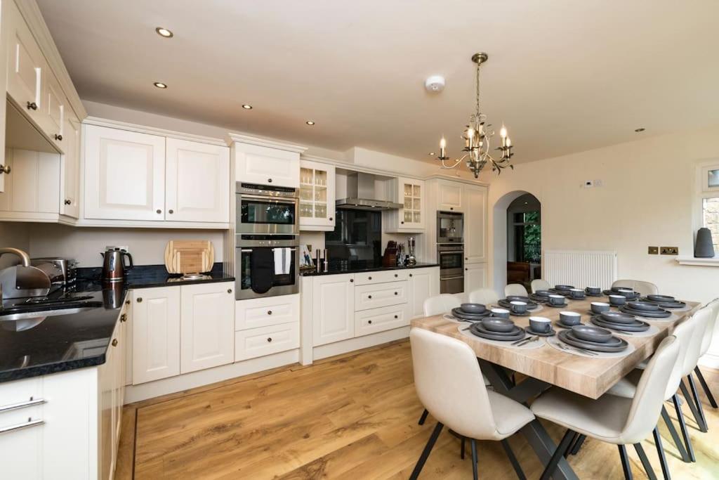 6 Star lux Villa Private Island Near Lake District - Housity