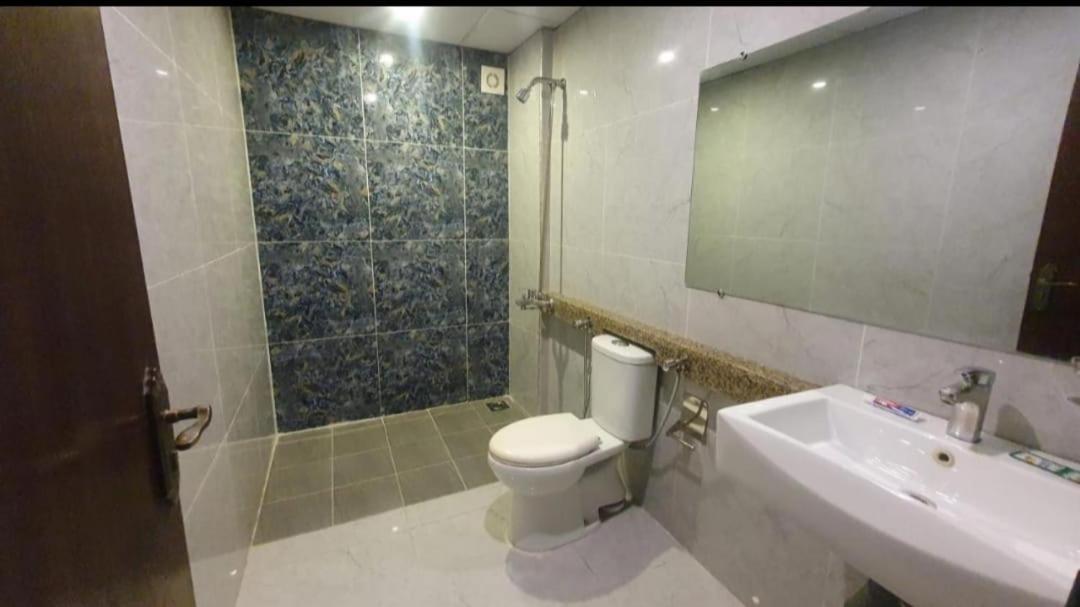 Suitetrails - Intellectual Inn Hotel Bahria Town