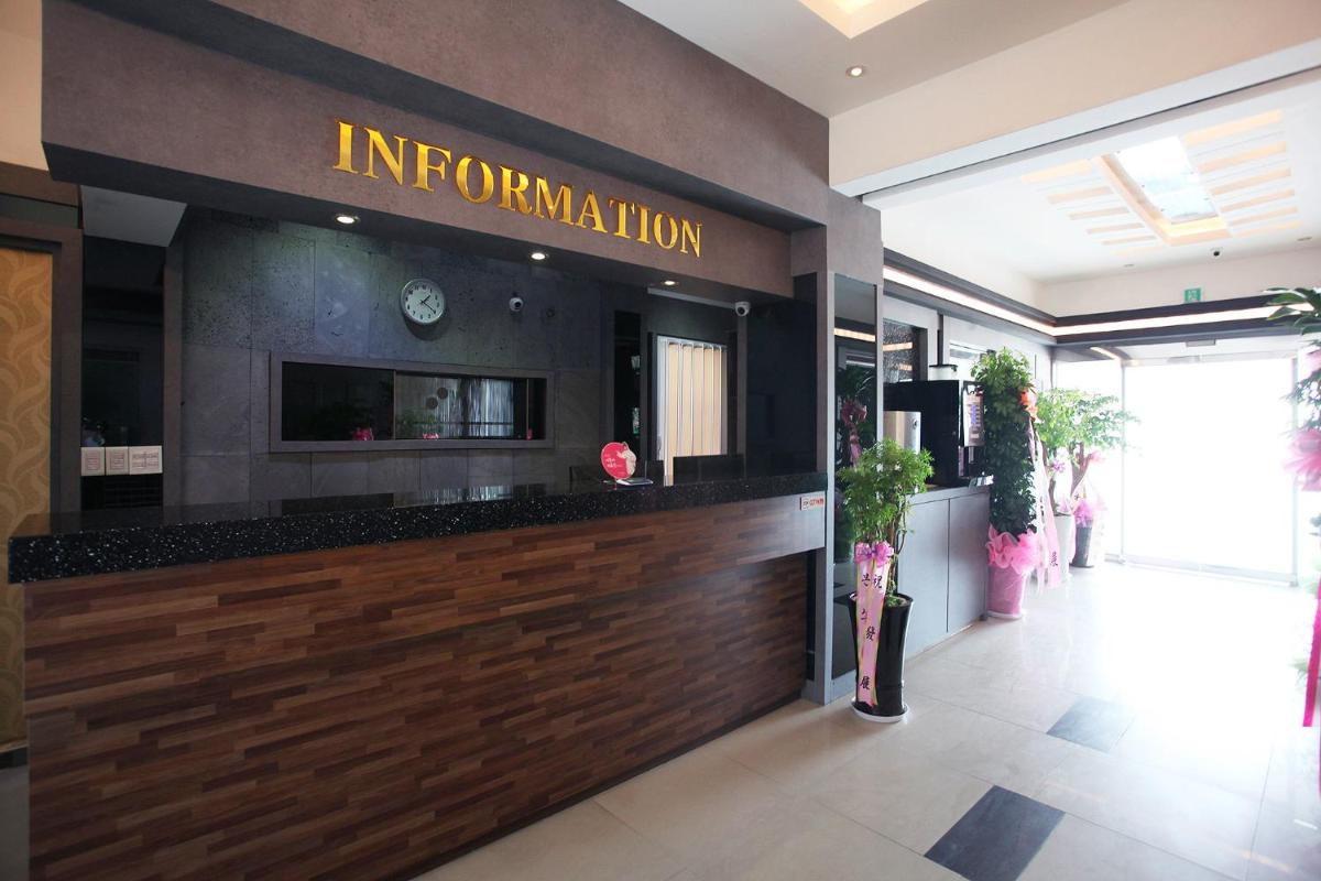 Luxe Hotel - Housity