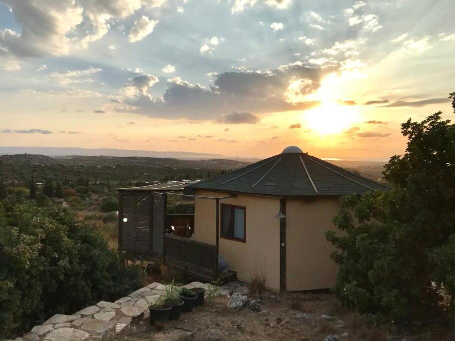 Best View Romantic Cabin In Eco Village Klil - Housity