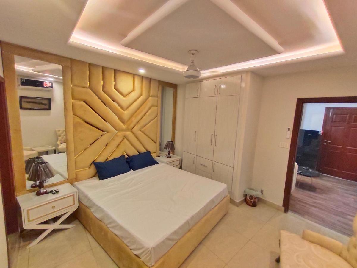 Luxurious & Comfy 1BHK Apartment, Wifi & SmartTV. - Housity