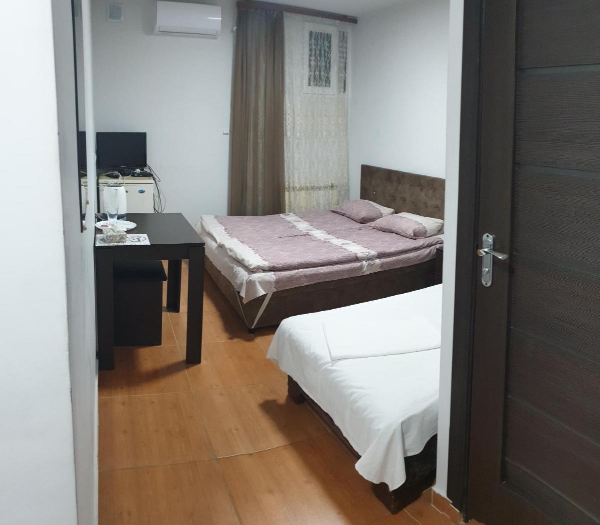 Hotel Amigo - Housity