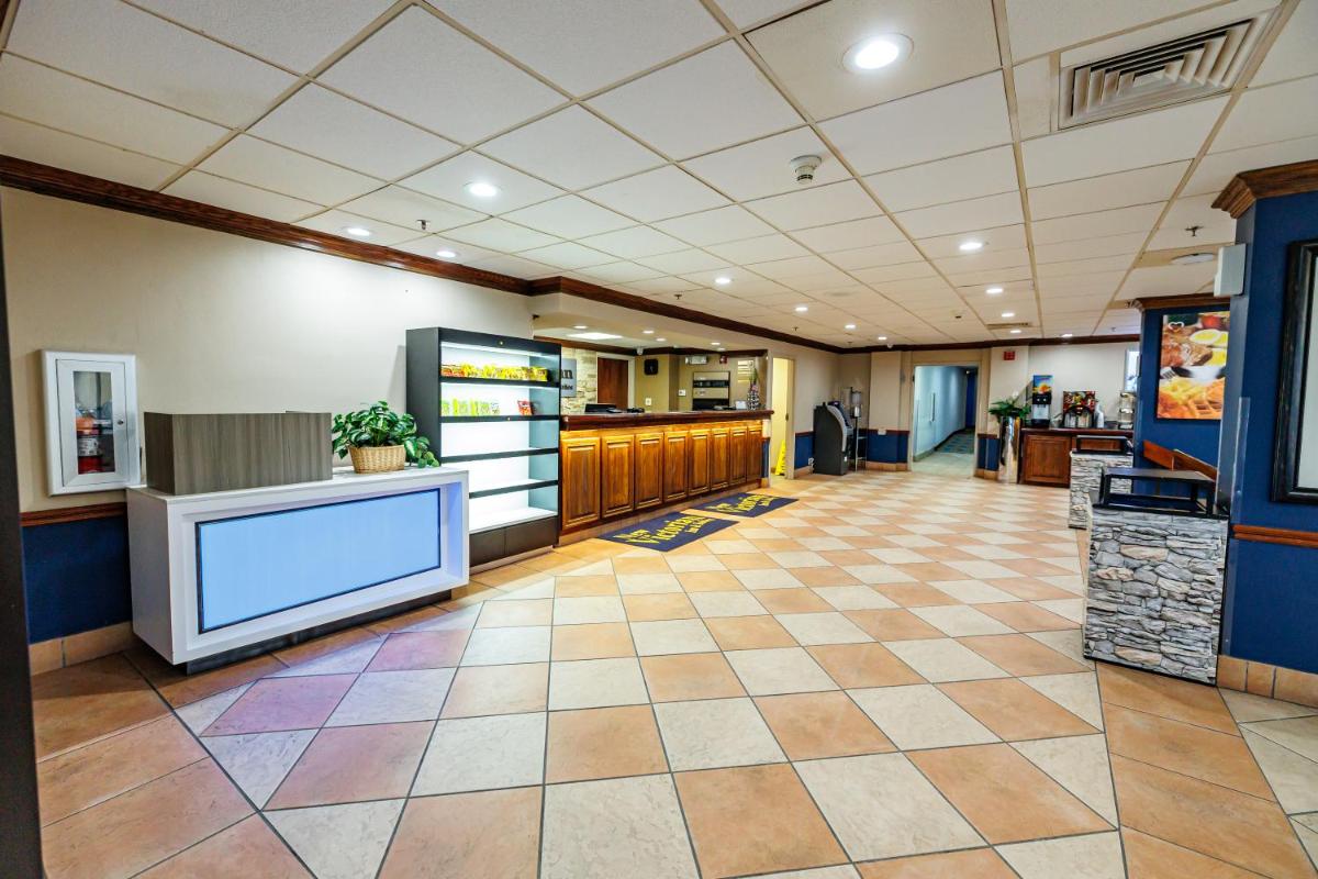 New Victorian Inn & Suites Omaha - Housity