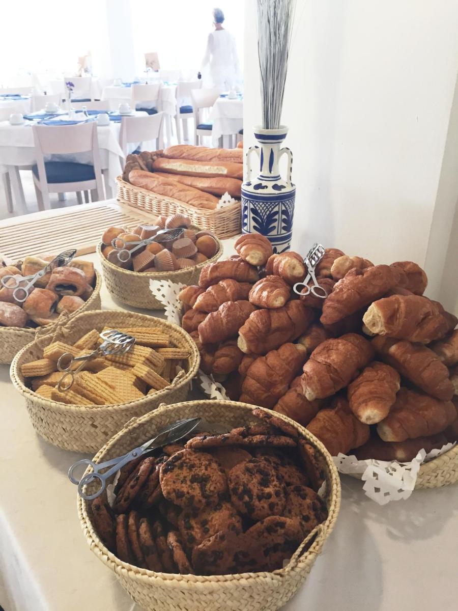 Comida en o cerca de este hotel