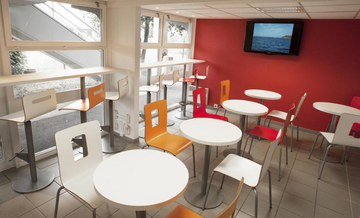 Premiere Classe Grenoble Nord Moirans - Housity