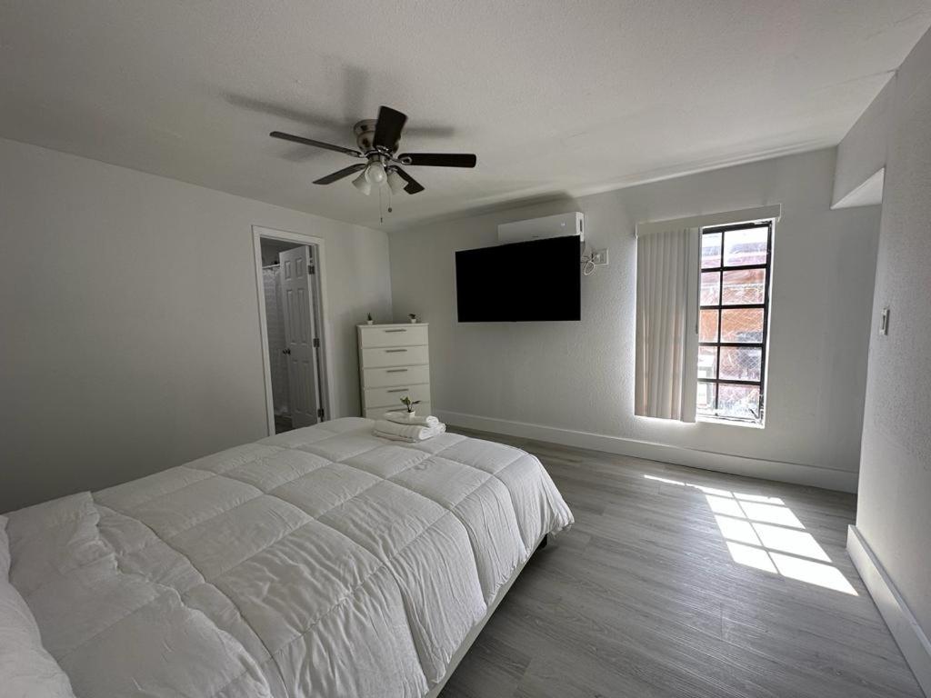 Private suite close to Kendall Hospital and FIU - Housity