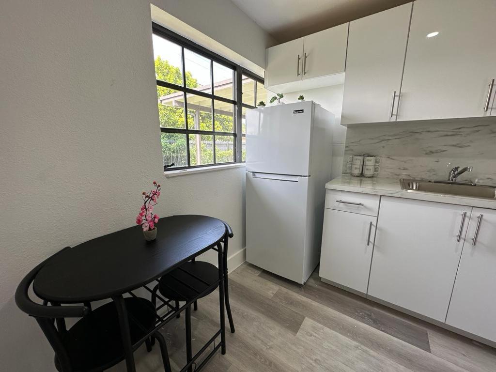 Private suite close to Kendall Hospital and FIU - Housity