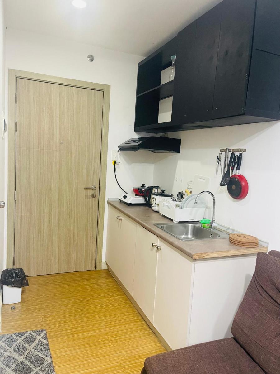 Taguig 1 bedroom with Balcony Netflix Near Bgc Mc kinley - Housity