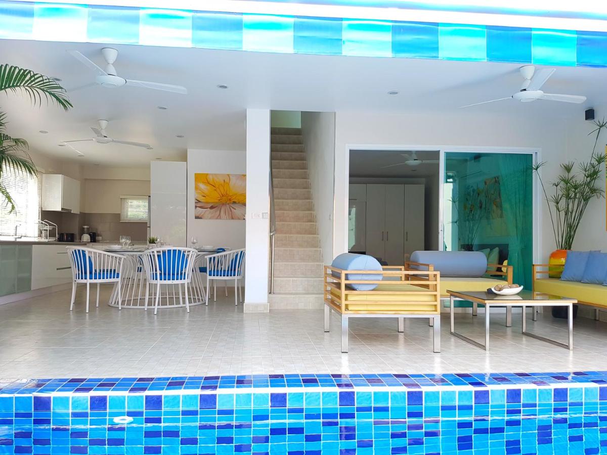 Beachside 3-Bedroom Townhouse w Private Pool at 70 Meters from Beach - Housity