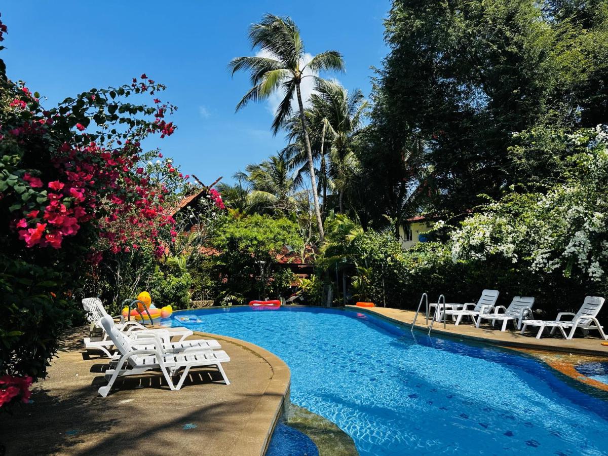 Beachside 3-Bedroom Townhouse w Private Pool at 70 Meters from Beach - Housity