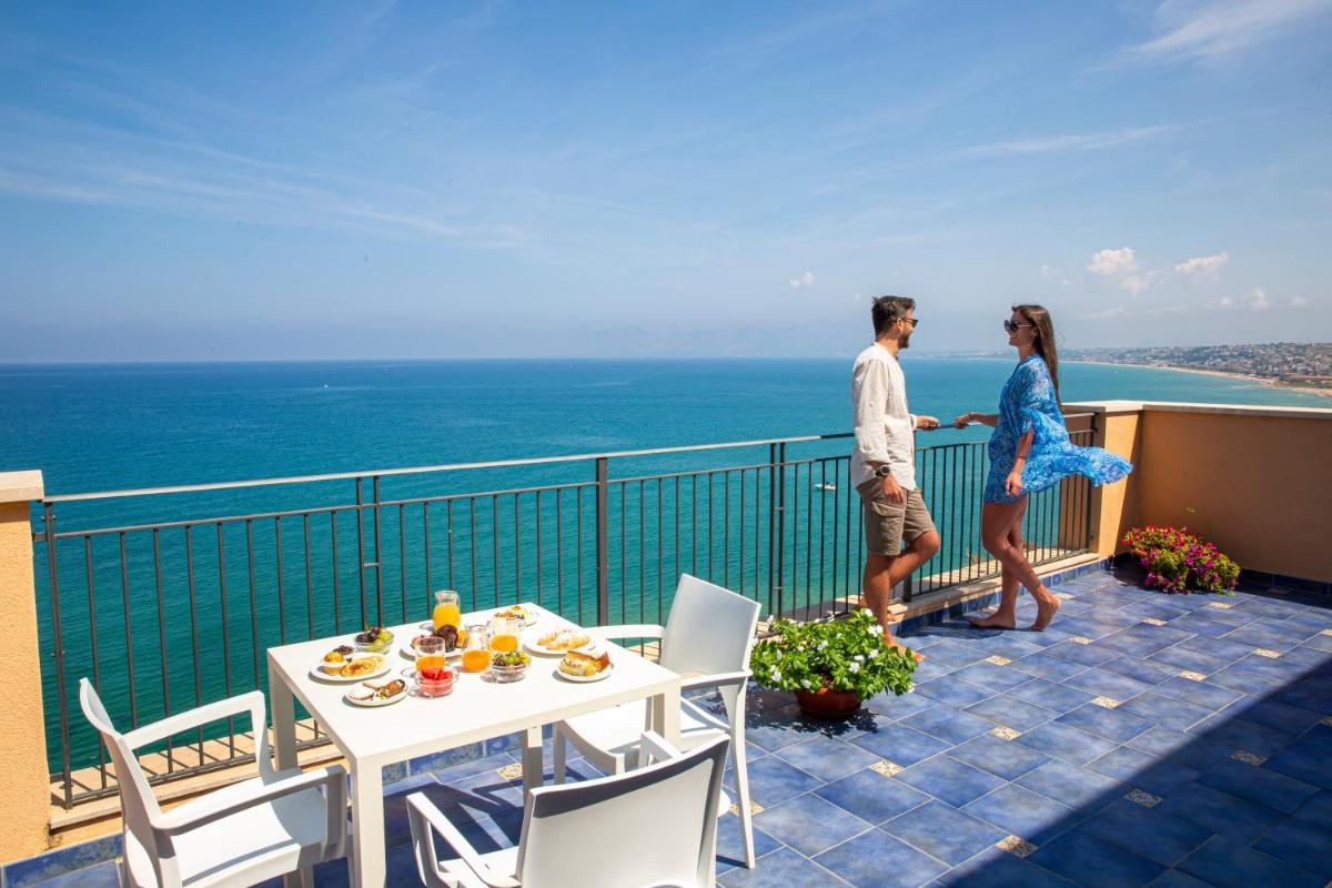 Hotel Punta Nord Est - Housity