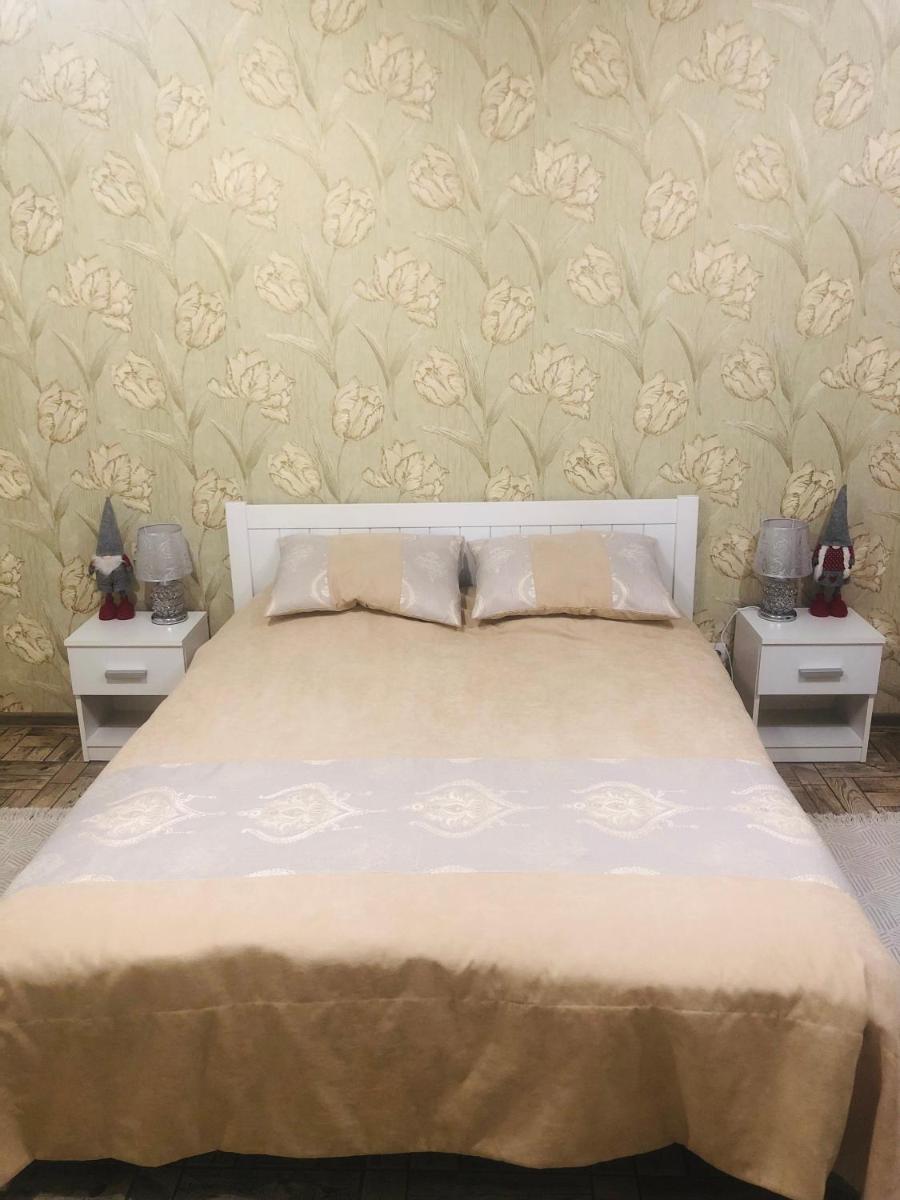 Julia 2 - Housity