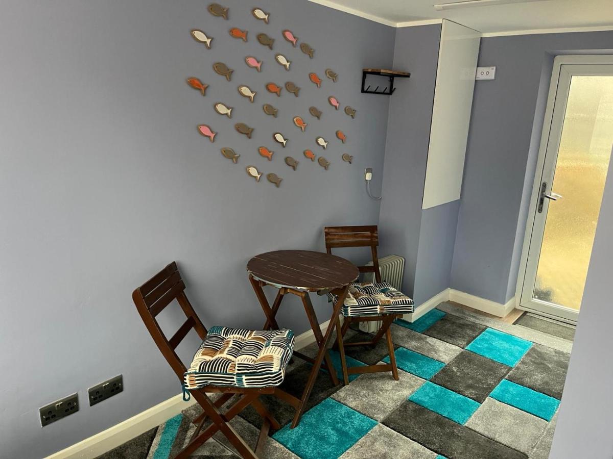 Cozy Guest Room in High Barnet (London) with Private Entrance and Small Terrace - Housity