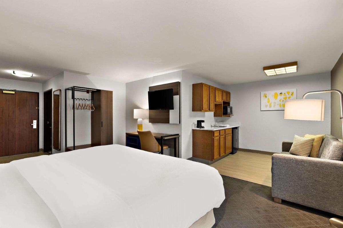 Comfort Inn & Suites Fremont - Housity