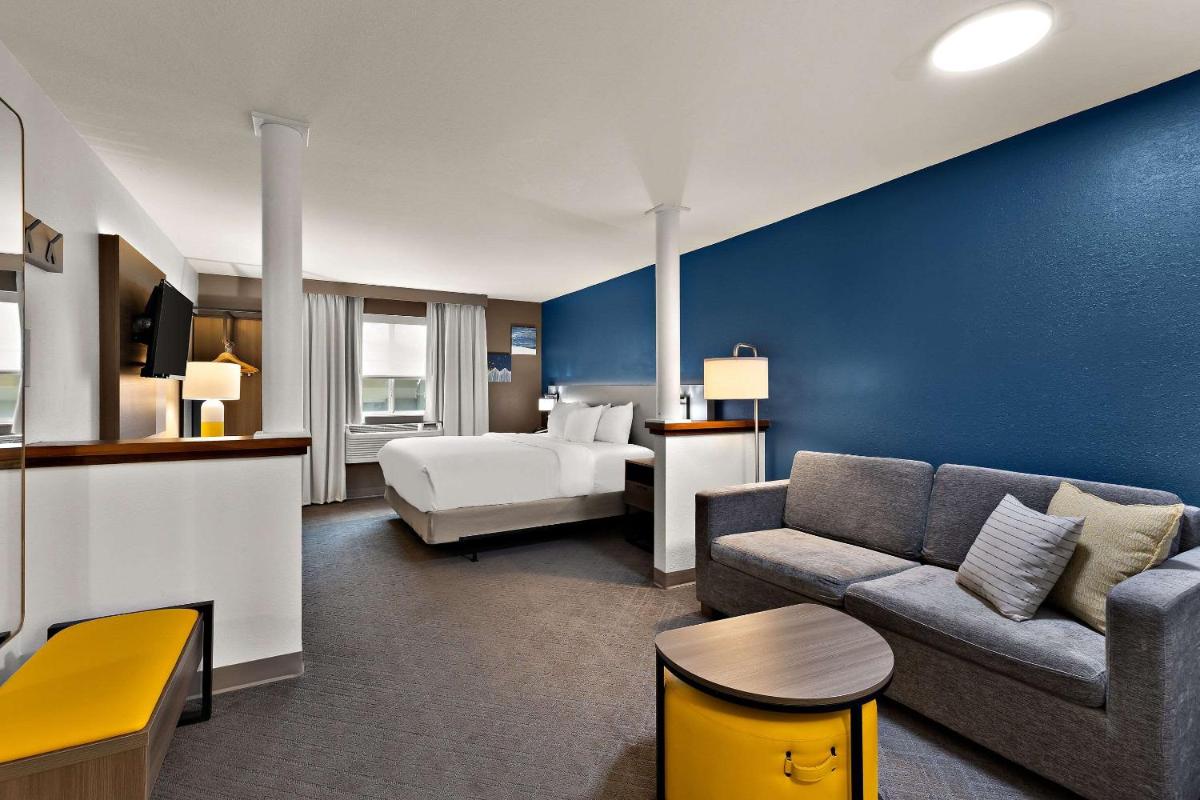 Comfort Inn & Suites Fremont - Housity