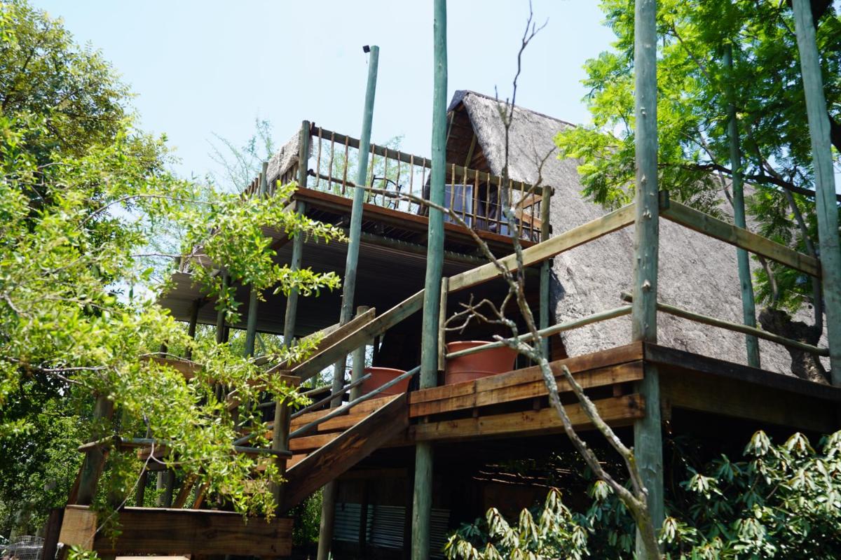 Rustic River & Bush Escape - Housity